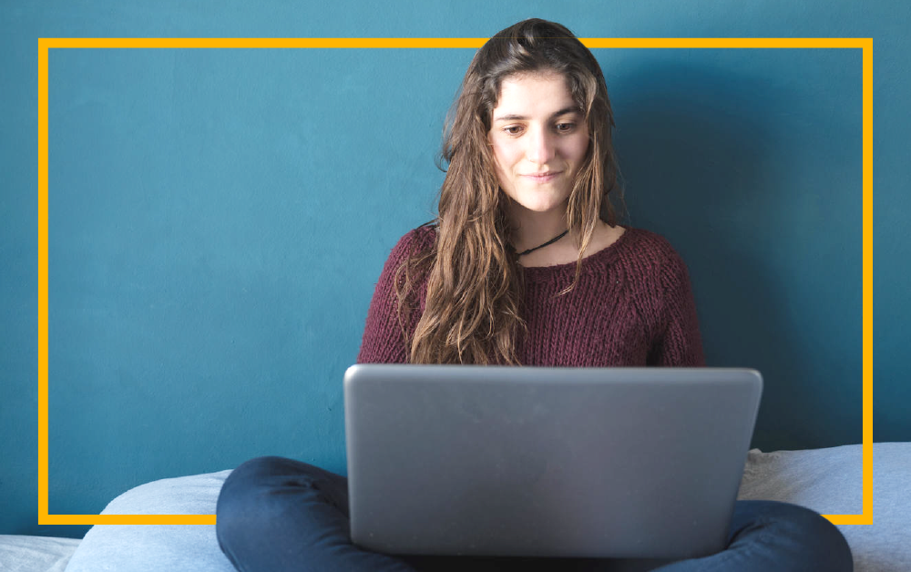 teenage-girl-on-bed-with-laptop