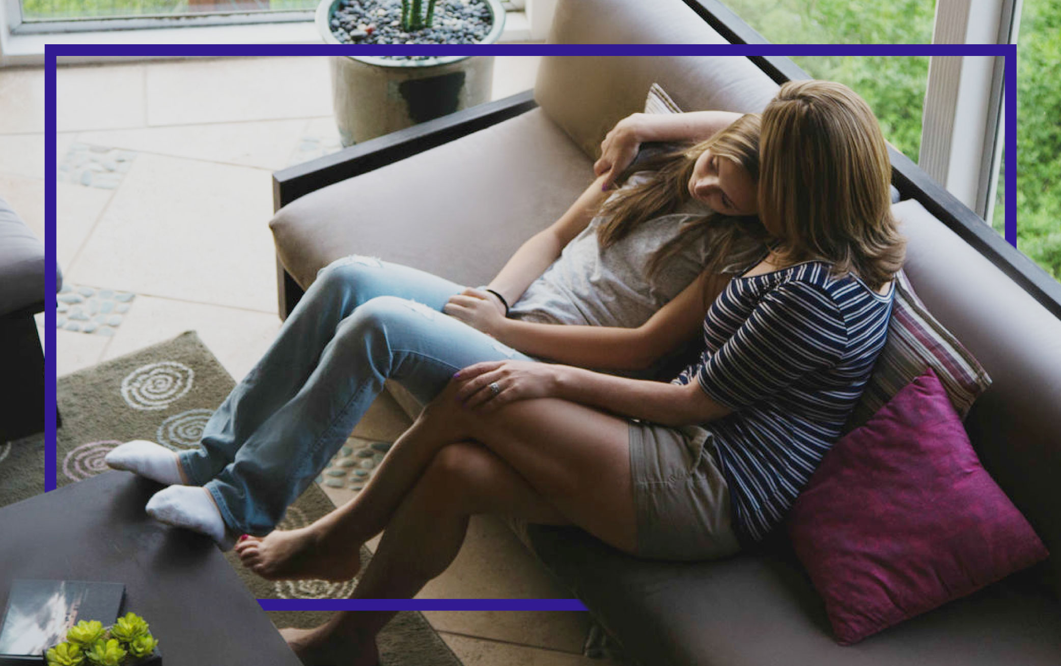 mother-and-daughter-on-sofa